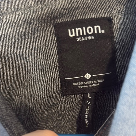 Union Large Men's Blue Patterned button up short sleeve Shirt - Picture 2 of 4